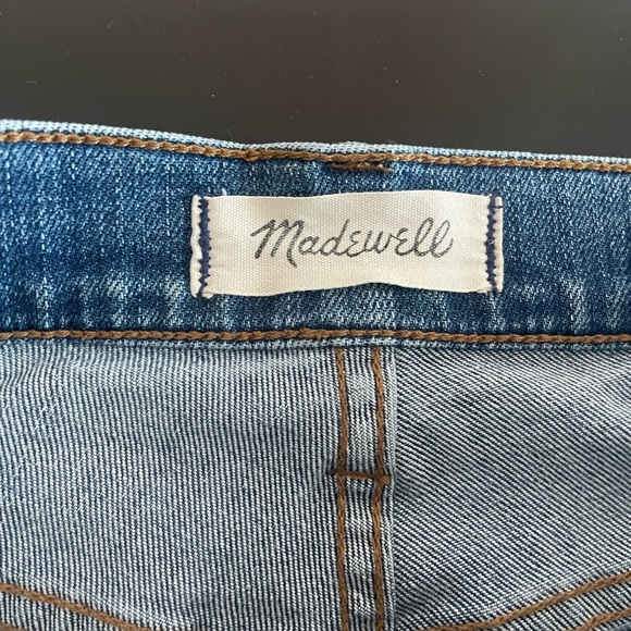 Madewell high rise jeans size 27 with buttons in the front. - Picture 4 of 6